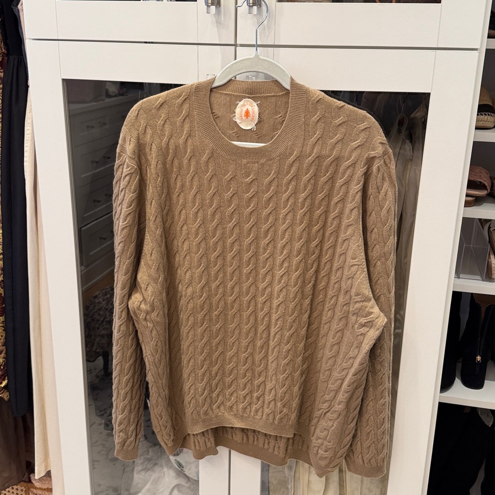 Crewneck Cable Knit Sweater in Camel